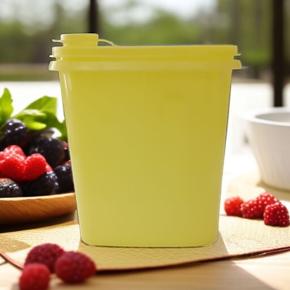 Tupperware Beverage Buddy Yellow Pitcher 792 Vintage Store & Pour 1 Quart Plasti